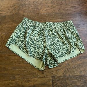 green athleta 2.5” shorts